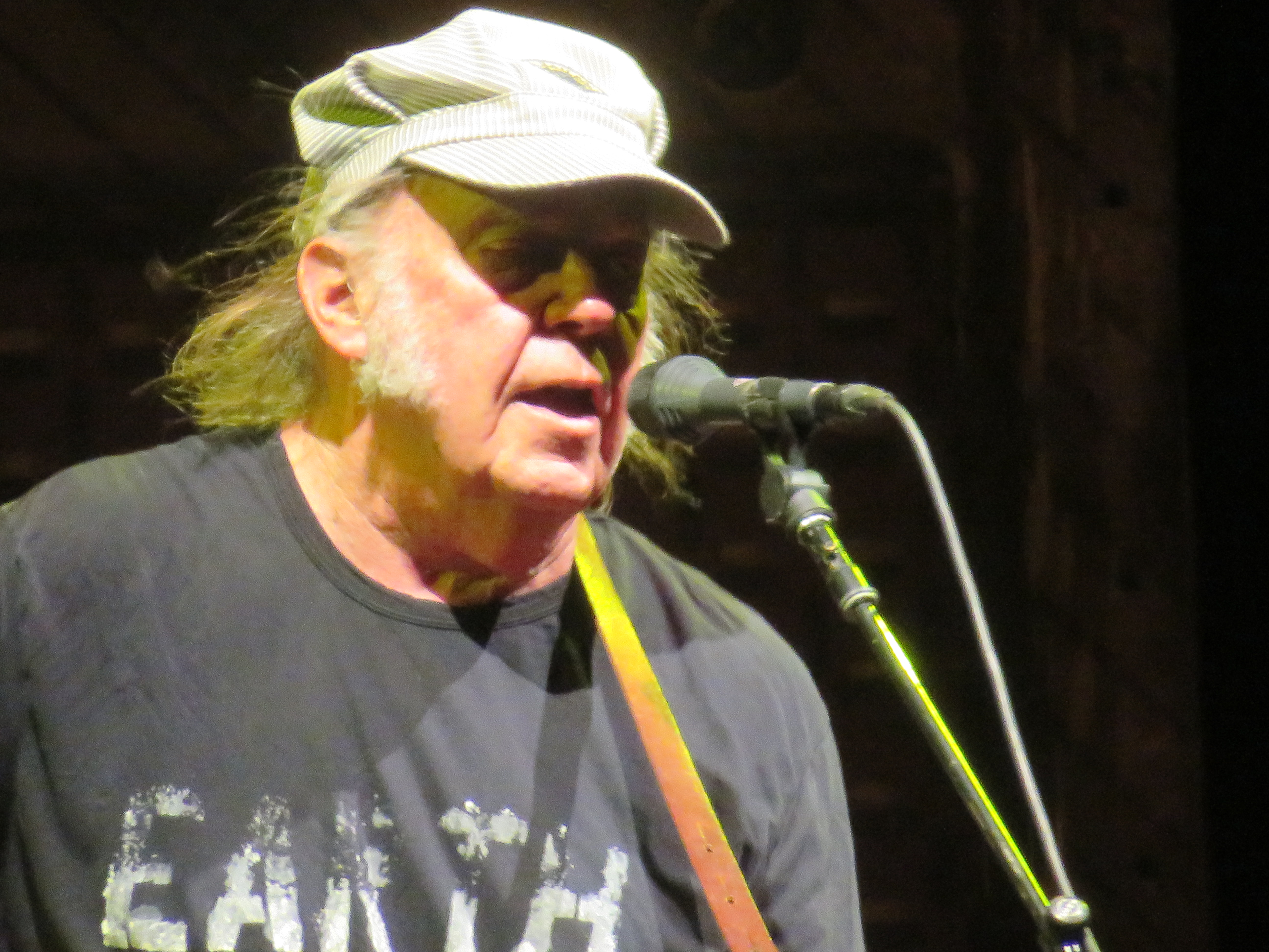 NeilYoungAndTheChromeHearts2025-08-17BeerStageTorontoCanada (15).JPG